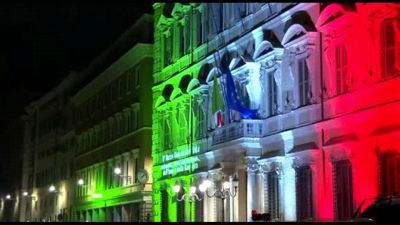 Unità Nazionale, facciate di Camera e Senato illuminate col Tricolore