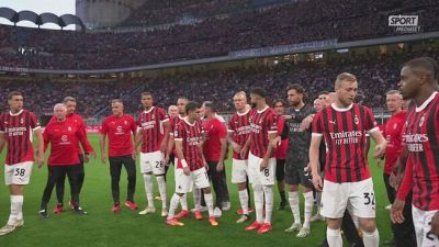 L'omaggio dei giocatori del Milan: Pioli si commuove