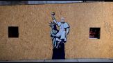 Murale di Papa Leone XIV sorretto dalla Statua della Libertà