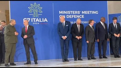 Da Austin a Rutte, la foto di famiglia con Crosetto al G7 Difesa