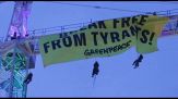 Protesta Greenpeace a Conferenza Monaco: Ora in Ue dipendenza gas Usa