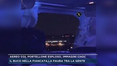 Aereo col portellone esploso, immagini choc