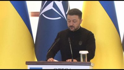 Zelensky alla NATO: l'Ucraina ha bisogno urgente di difese aeree