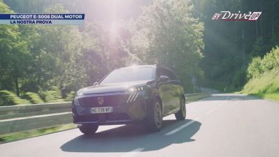 A bordo della Nuova Peugeot E-5008