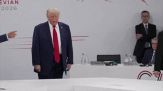 G7, Trump arriva alla riunione e dice: "Sono il boss"
