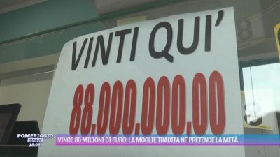 Vince 88 milioni di euro: la moglie tradita ne pretende la metà