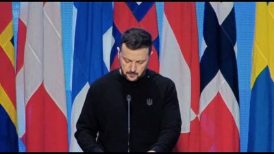 Zelensky in Islanda: "Sanzioni e armi ci avvicinano alla vera pace"