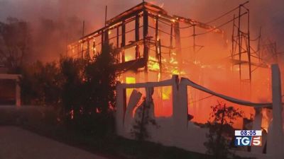 Polemiche e sciacalli tra le fiamme di LA