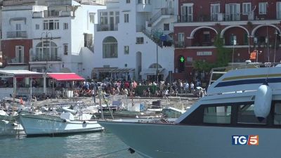 Multe e divieti contro il turismo maleducato