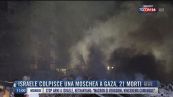 Breaking News delle 11.00 | Israele colpisce una moschea a Gaza, 21 morti