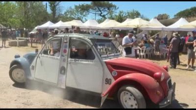 Intramontabile 2CV, un raduno in Francia con gli esemplari più strani