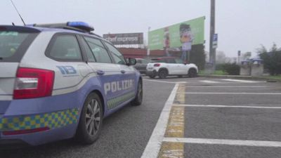 58enne accoltellata alla gamba in autogrill