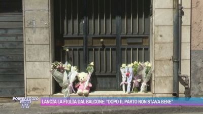 Lancia la figlia dal balcone: "Dopo il parto non stava bene"