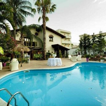 Ai Giardini di Villa Maio  ristorante con piscina