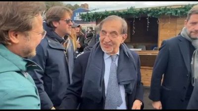 Il presidente del Senato Ignazio La Russa fra i selfie al Atreju