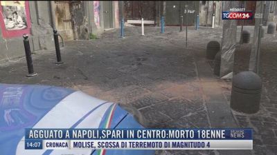 Breaking News delle 14.00 | Agguato a Napoli, spari in centro: morto 18enne