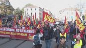 Sciopero e cortei nelle città blindate