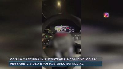 In macchina in autostrada a folle velocità