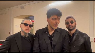 Sanremo, The Kolors: il momento in cui ci si riunisce davanti a TV