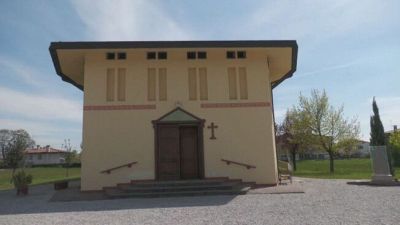 Sempre meno fedeli alle funzioni e la parrocchia vende la chiesa