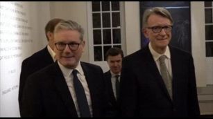 Epstein, ex ambasciatore britannico Mandelson rilasciato su cauzione