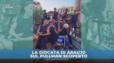 Barcellona: la rovesciata di Araujo sul pullman scoperto