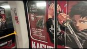 Un vagone della metro a Milano dedicato a Kagurabachi