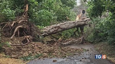 Maltempo, nubifragi, trombe d'aria e frane