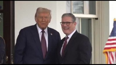 Starmer arriva alla Casa Bianca e viene accolto da Trump