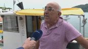 Multato il volontario di 87 anni che pulisce la spiaggia