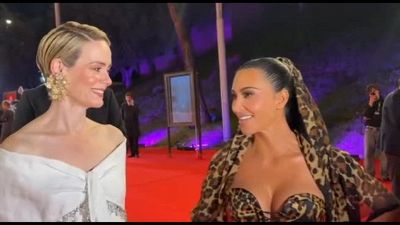 Kim Kardashian sul red carpet di Roma presenta "All's Fair"
