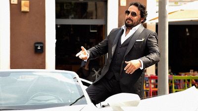 Tutta un'altra vita, tutto sul film con Enrico Brignano