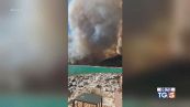 Fiamme in spiaggia, 200 in salvo via mare