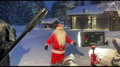 Babbo natale accoglie giornalisti e leader in Lapponia