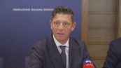 Capo degli arbitri indagato e autosospeso, nuova bufera nel calcio