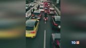 Paralizzano il traffico per girare un videoclip