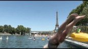 Caldo in Francia, a Parigi in fila per il bagno nella Senna