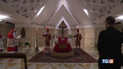 Simboli e tradizioni nell'Eterno riposo