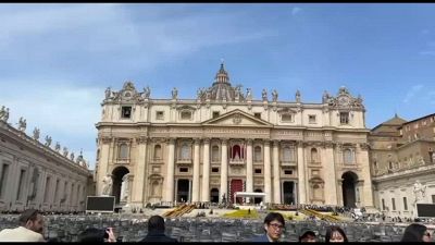 Le campane a San Pietro suonano a lutto per la morte del Papa