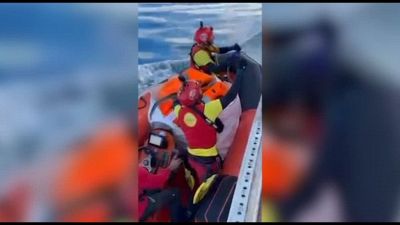 Soccorsi 52 migranti nel SAR maltese su un gommone alla deriva
