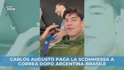 Carlos Augusto paga la scommessa a Correa dopo Argentina-Brasile