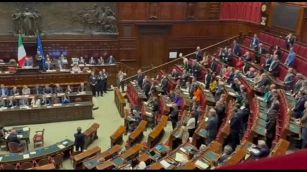 Conte chiede in aula protesta silenziosa per Gaza, Fdi: sciacallo