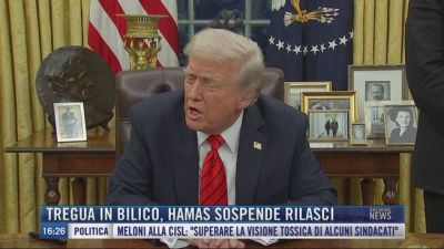 Breaking News delle 16.00 | Tregua in bilico, Hamas sospende rilasci