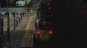 Panico e terrore sul treno per Londra, accoltellati 11 passeggeri