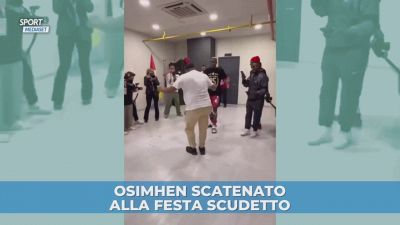 Osimhen scatenato alla festa scudetto