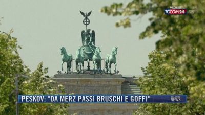 Breaking News delle 21.30 | Peskov: "Da Merz passi bruschi e goffi"
