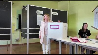Europee, Meloni ha votato appena aperto il seggio alla scuola Bachelet
