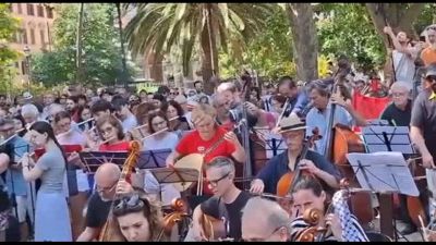 Concerto per Gaza, centinaia di musicisti e coristi a piazza Vittorio a Roma