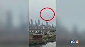 NY, elicottero cade nel fiume: 6 vittime