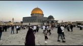 A Gerusalemme la preghiera dei palestinesi alla moschea di Al-Aqsa